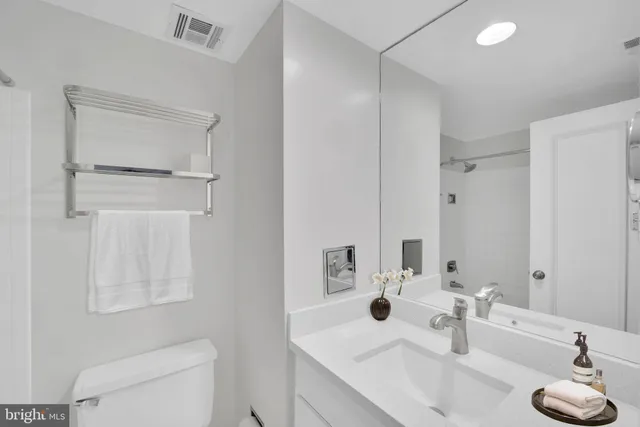 $2,195 | 1133 13th Street Northwest, Unit 704, Washington, DC 20005