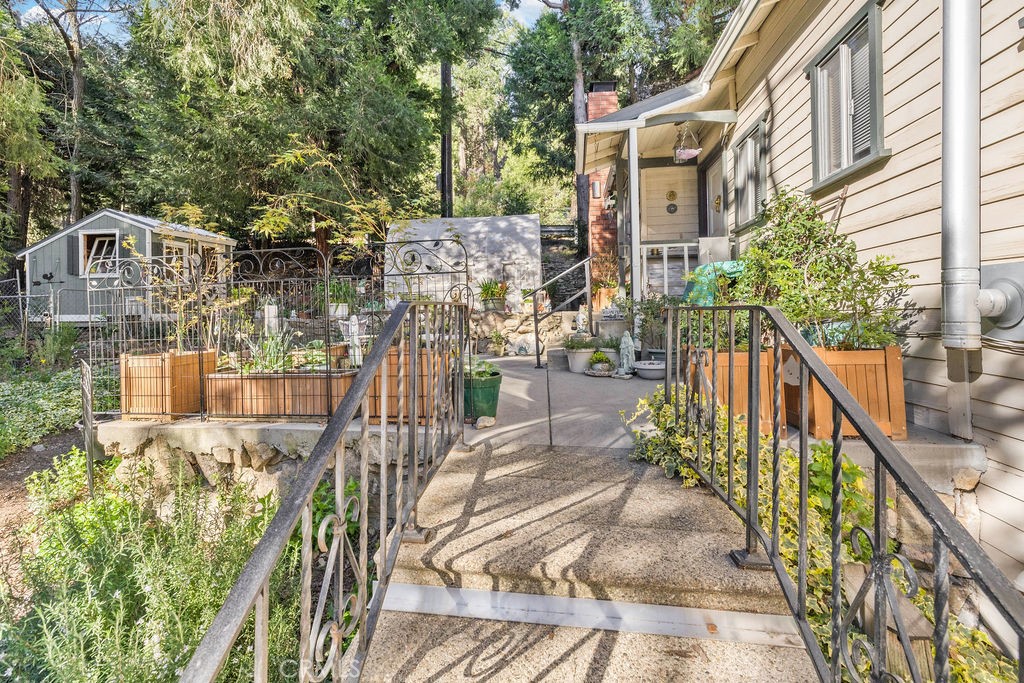 23328 Brookside Road Crestline, CA 92325 - Photo 10 of 45