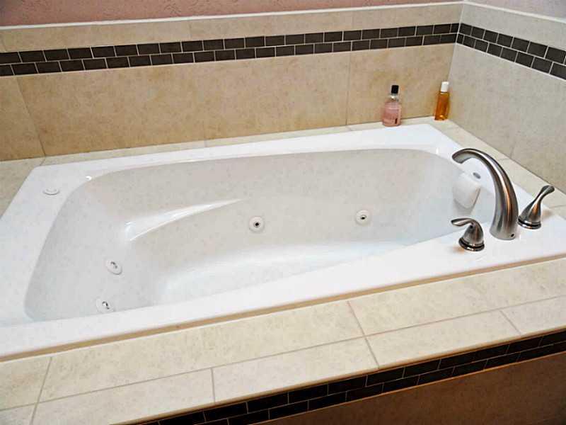 4 Renaissance Drive Irwin, PA 15642 - Photo 20 of 25 Master Bath/Spa. Jet tub in master bath