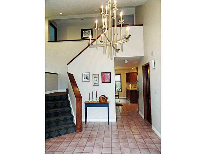 Entry/Foyer. 2-Story Entrance 10 x 13