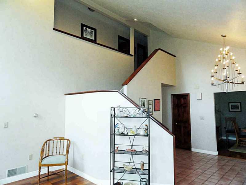 Entry/Foyer. Open 2nd floor hall