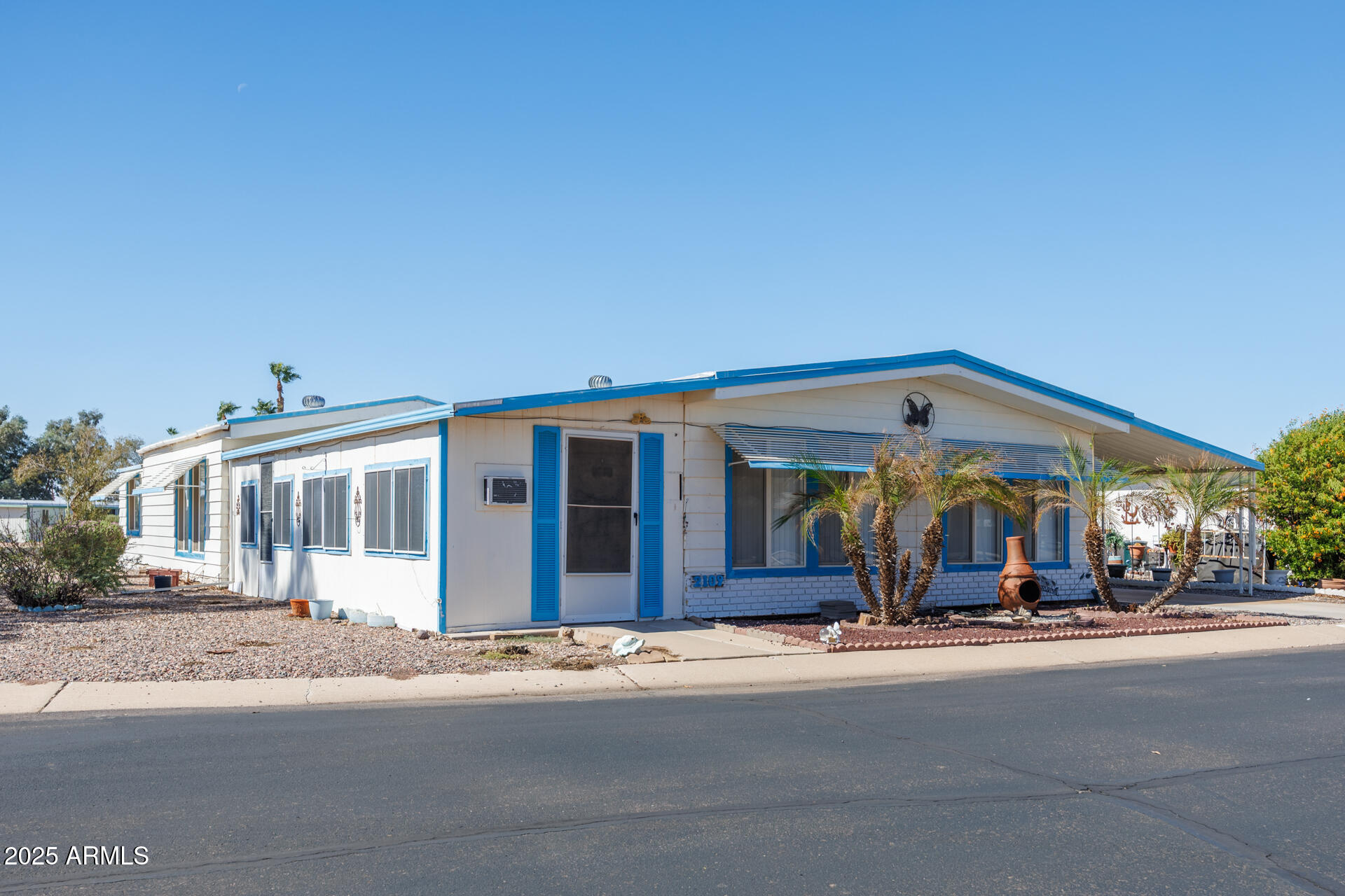 a view of a building along with street