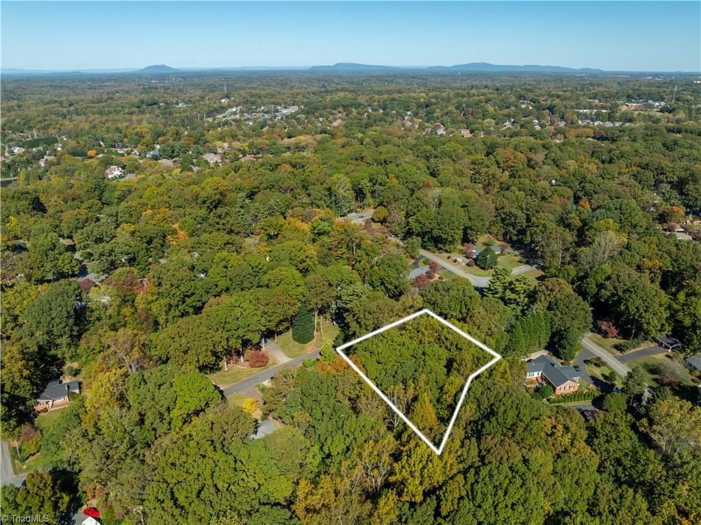 1039 Huntingdon Road Winston-Salem, NC 27104 - Photo 3 of 48