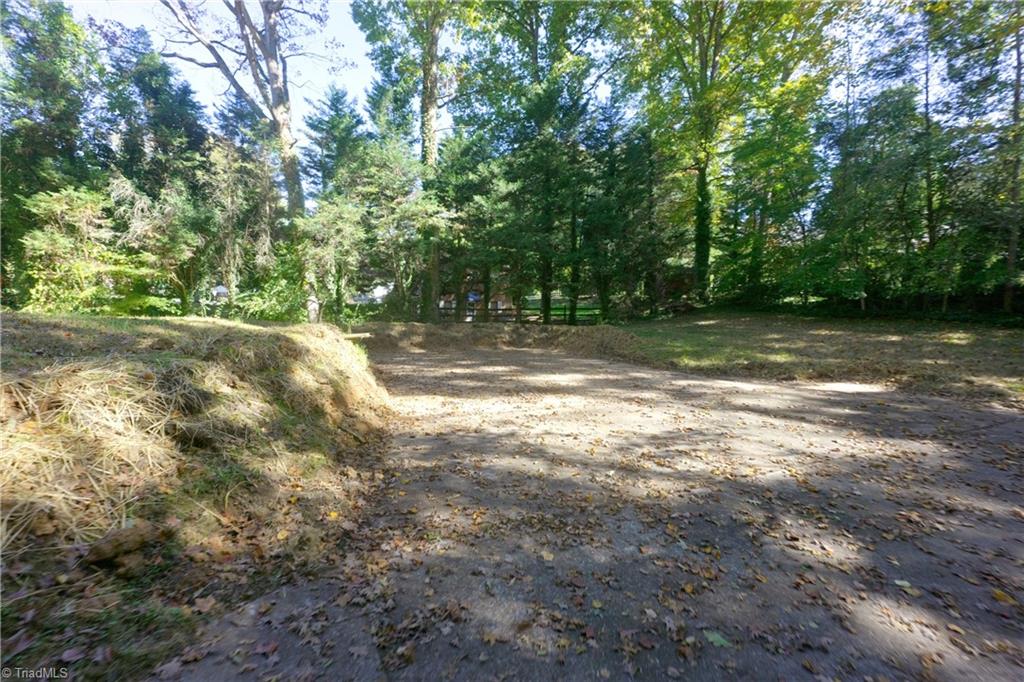 1039 Huntingdon Road Winston-Salem, NC 27104 - Photo 36 of 48