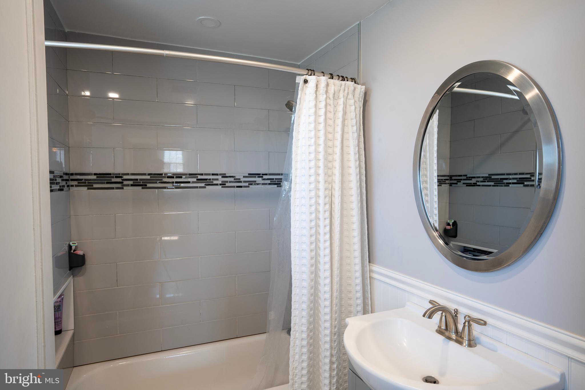 2632 Wendy Road Havertown, PA 19083 - Photo 29 of 42 2nd floor full bathroom