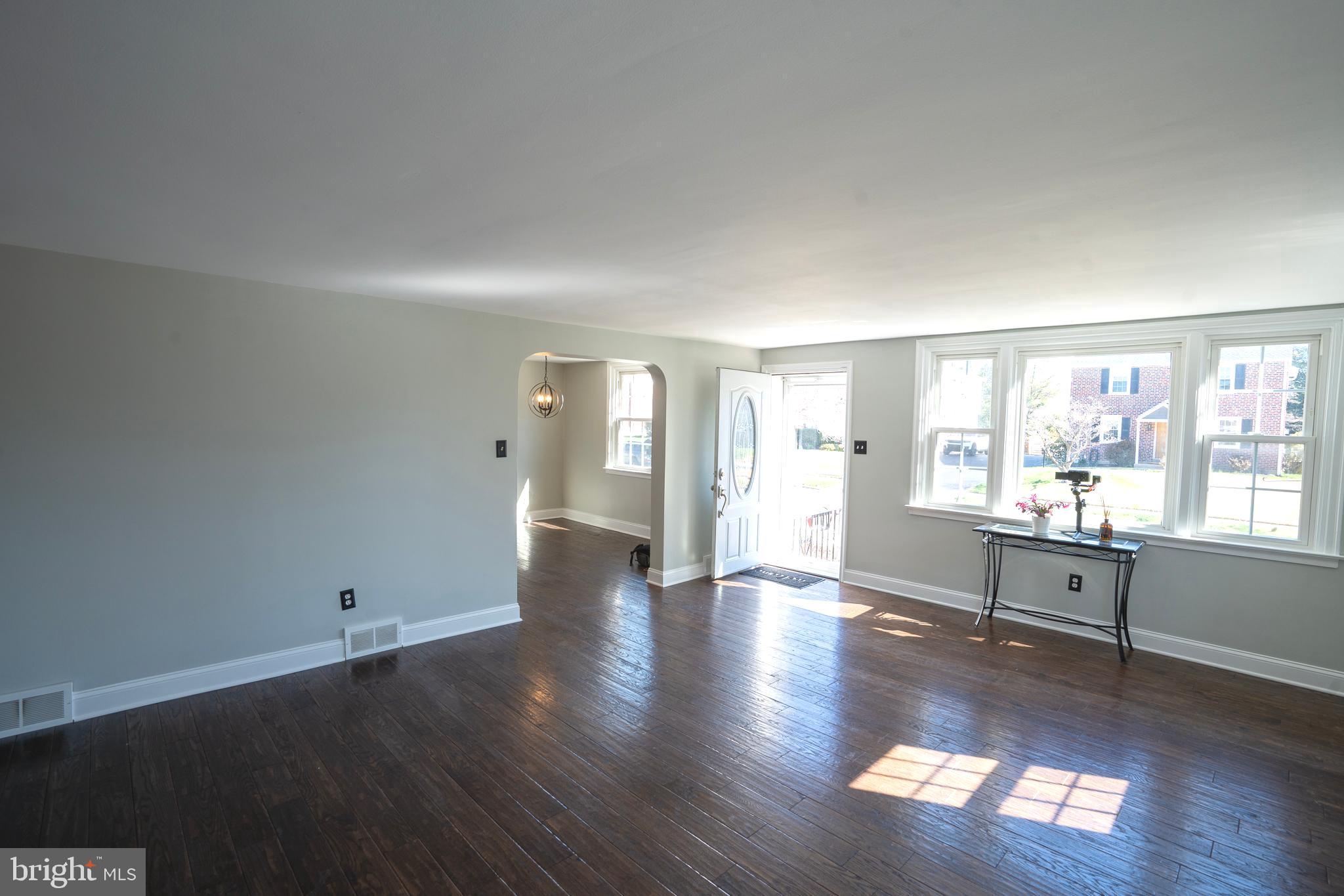 2632 Wendy Road Havertown, PA 19083 - Photo 6 of 42 Living room