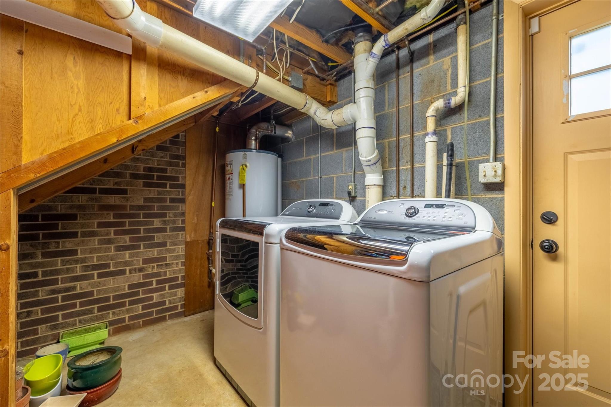 106 Gerald Road Morganton, NC 28655 - Photo 23 of 30 a utility room with dryer and washer