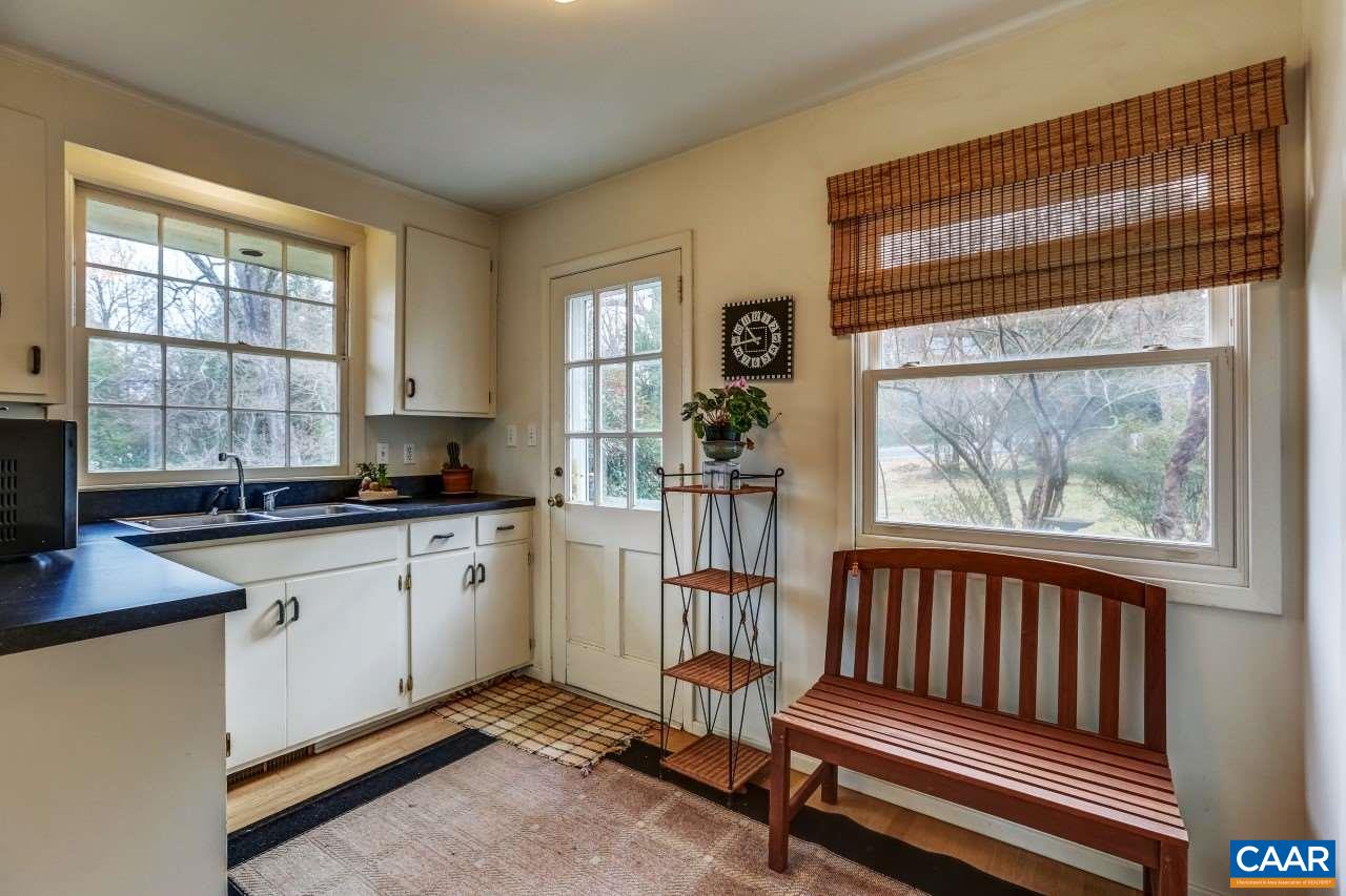 1503 Rugby Road Charlottesville, VA 22903 - Photo 10 of 40