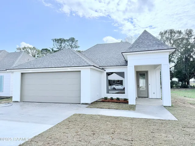 $289,900 | 102 Berchman Oaks Drive, Lafayette, LA 70506