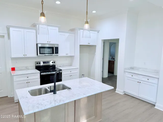 $289,900 | 102 Berchman Oaks Drive, Lafayette, LA 70506