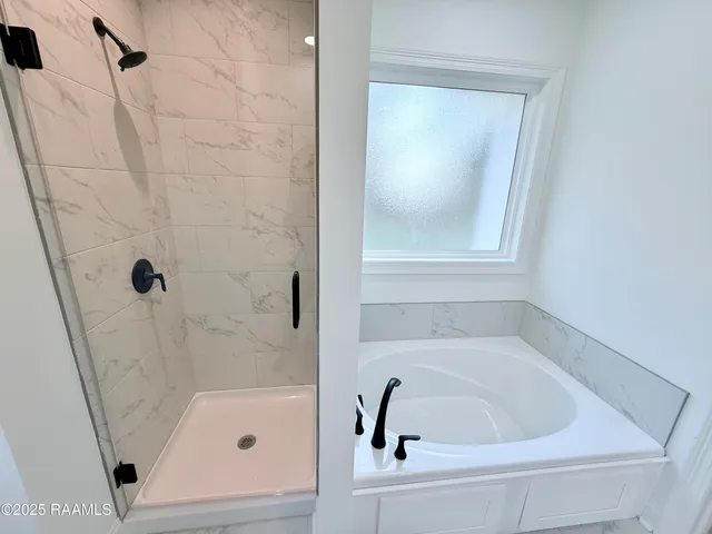 $289,900 | 102 Berchman Oaks Drive, Lafayette, LA 70506