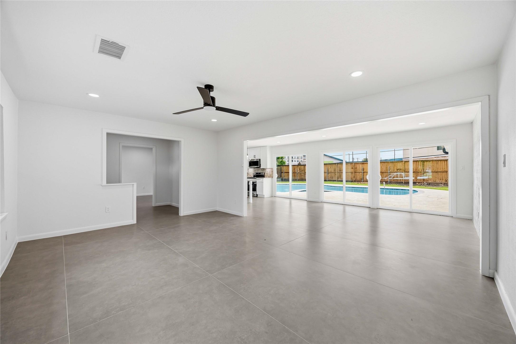 8419 Bluegate Court Houston, TX 77025 - Photo 3 of 22