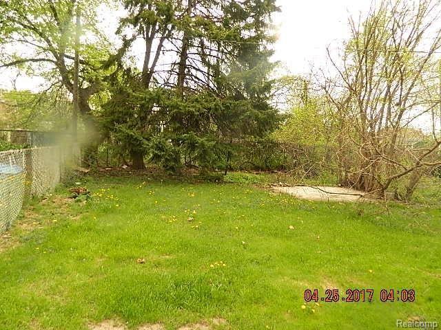 9574 Decatur Street Detroit, MI 48227 - Photo 3 of 10 DSCN0036.JPG