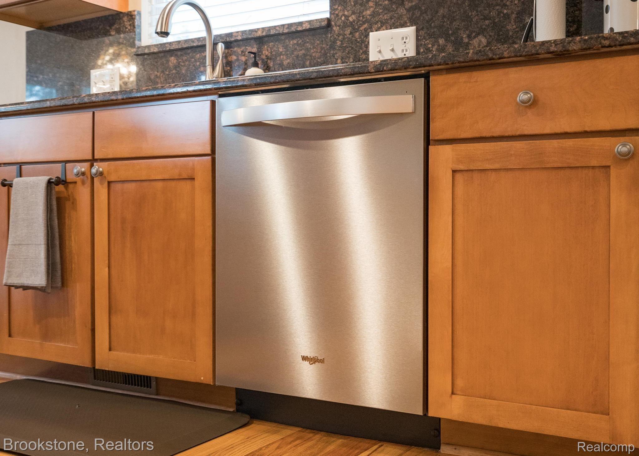 7284 Rabbit Ears Pass Clarkston, MI 48346 - Photo 15 of 39 stainless appliances stay