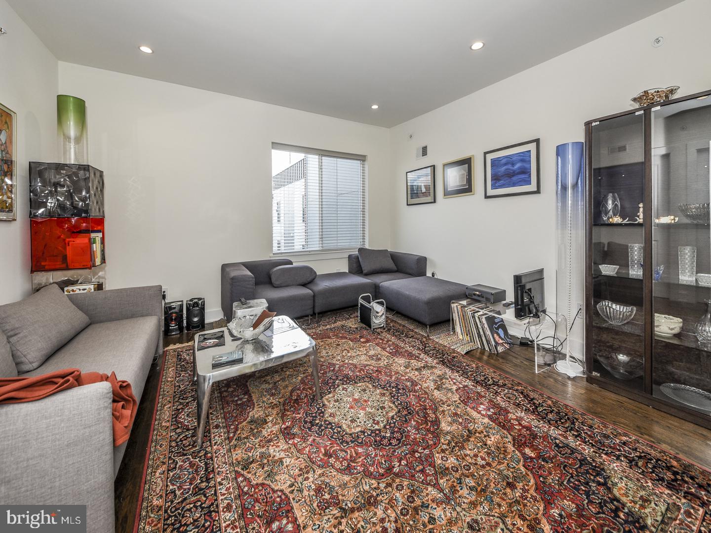 1022 South 2nd Street, Unit 4 Philadelphia, PA 19147 - Photo 15 of 31 Living Room