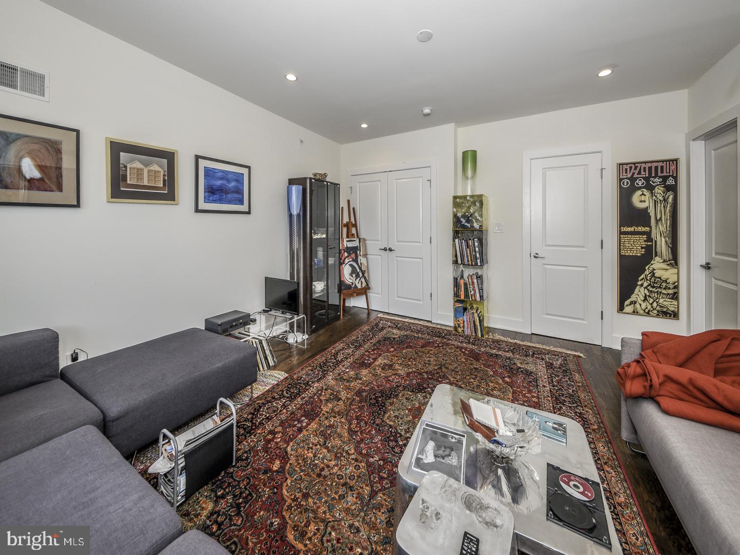 1022 South 2nd Street, Unit 4 Philadelphia, PA 19147 - Photo 16 of 31 Living Room