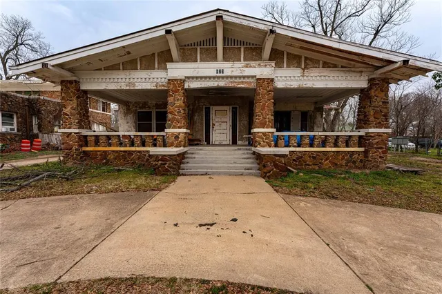 a view of a house with sitting area