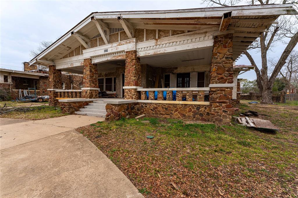 621 South Main Street Paris, TX 75460 - Photo 7 of 30 a view of a house with a large window and a view of the house