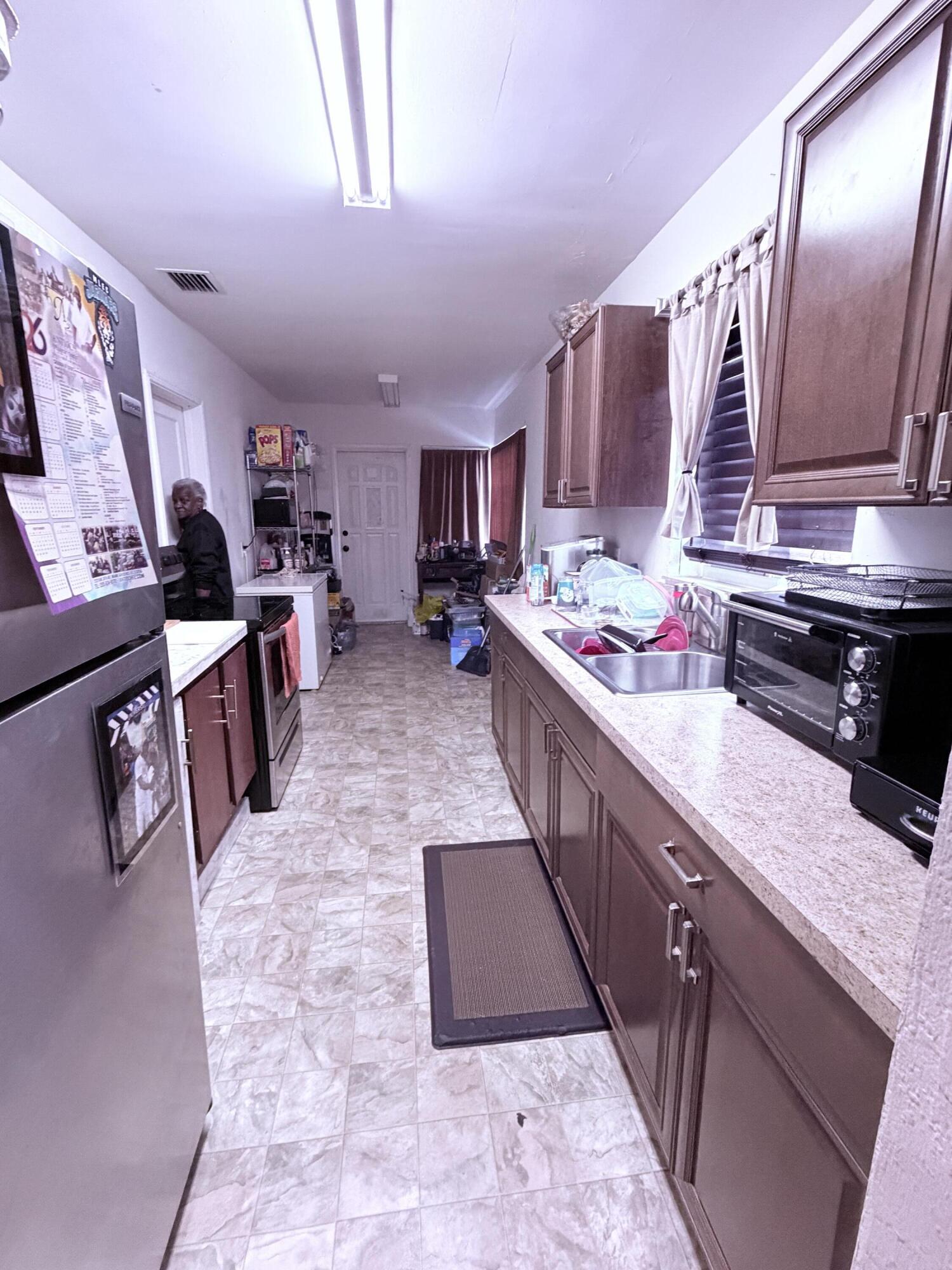 1500 Northwest 44th Street Miami, FL 33142 - Photo 8 of 12 IMG_1563