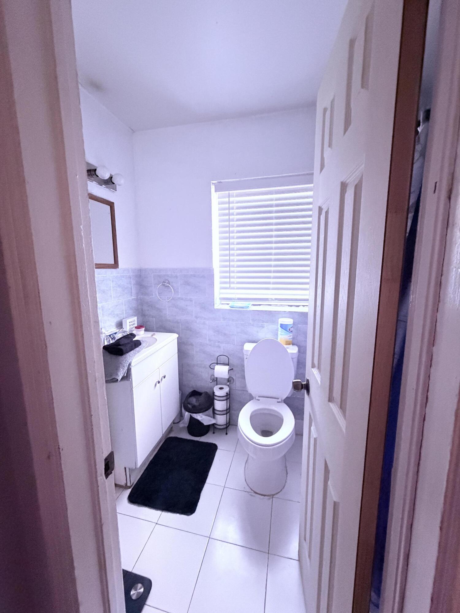 1500 Northwest 44th Street Miami, FL 33142 - Photo 9 of 12 IMG_1566