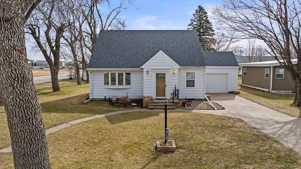 $175,000 | 301 South Oak Street, Hendricks, MN 56136