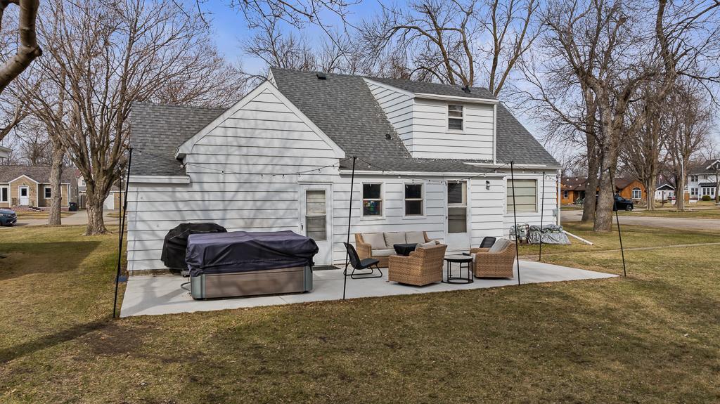 301 South Oak Street Hendricks, MN 56136 - Photo 3 of 43