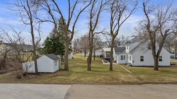 $175,000 | 301 South Oak Street, Hendricks, MN 56136