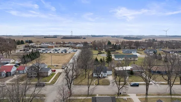 $175,000 | 301 South Oak Street, Hendricks, MN 56136