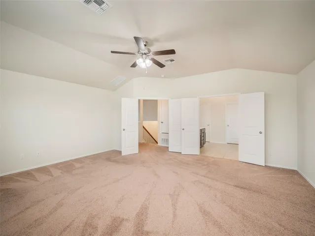 a view of empty room with ceiling fan