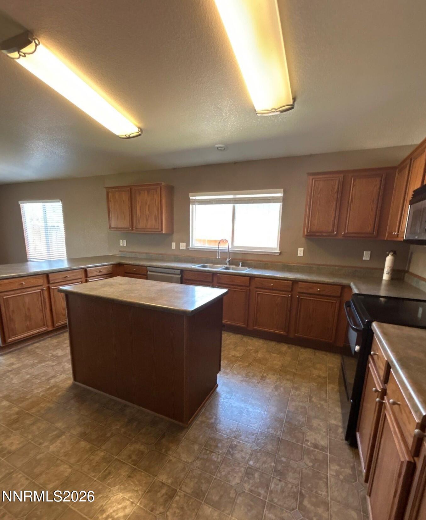 17481 Crystal Canyon Boulevard Reno, NV 89508 - Photo 5 of 15 17-May 09 2025 01_41pm-NaBe