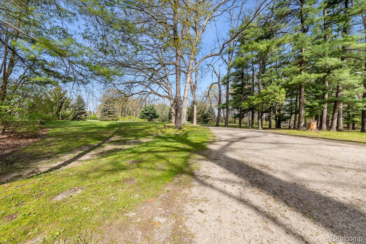 2700 North Hacker Road Howell, MI 48855 - Photo 26 of 34 2700 Hacker-26.jpg