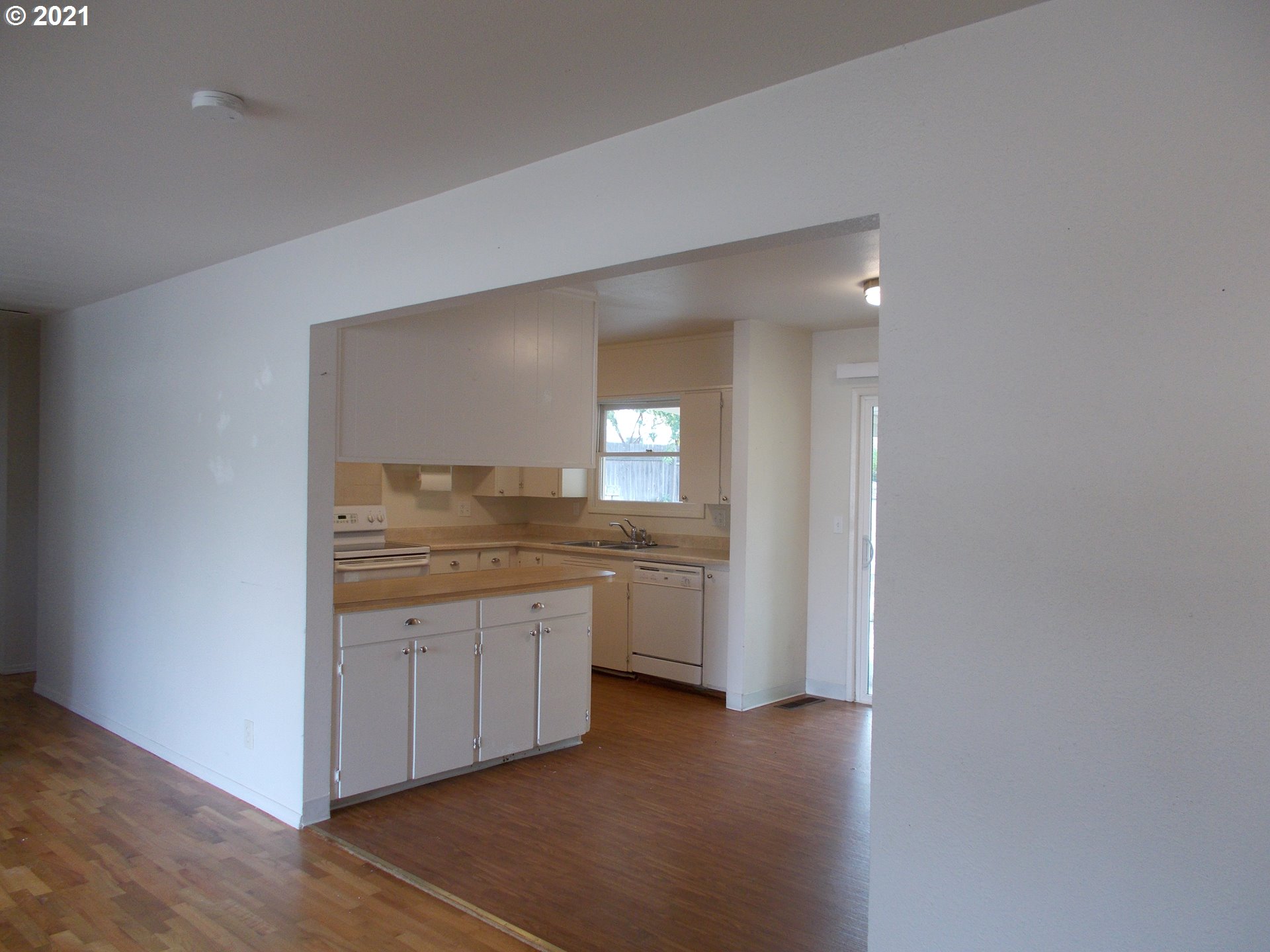 2418 Southwest Nye Avenue Pendleton, OR 97801 - Photo 5 of 11 Gallery Image 5
