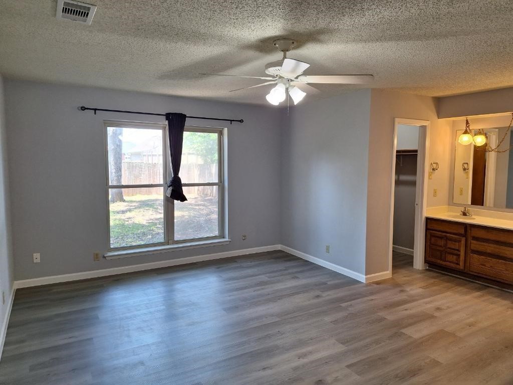 605 Noreda Street Angleton, TX 77515 - Photo 7 of 11