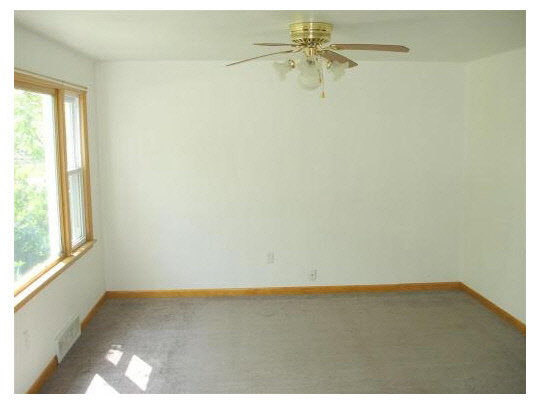 414 Fitch Road Rockford, IL 61109 - Photo 2 of 10 an empty room with a window