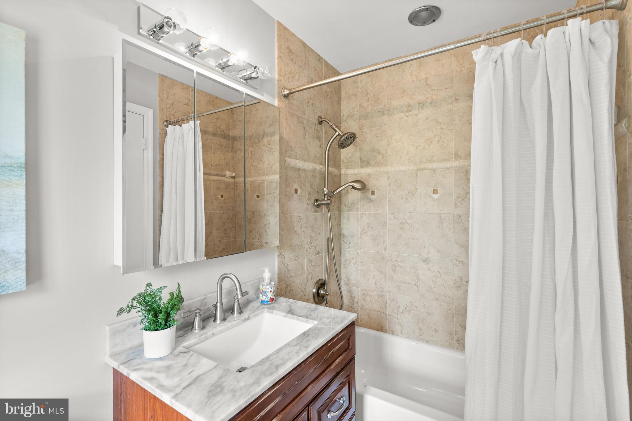 10711 Sandy Landing Road Potomac, MD 20854 - Photo 22 of 36 2nd Full Bath - Upper Level