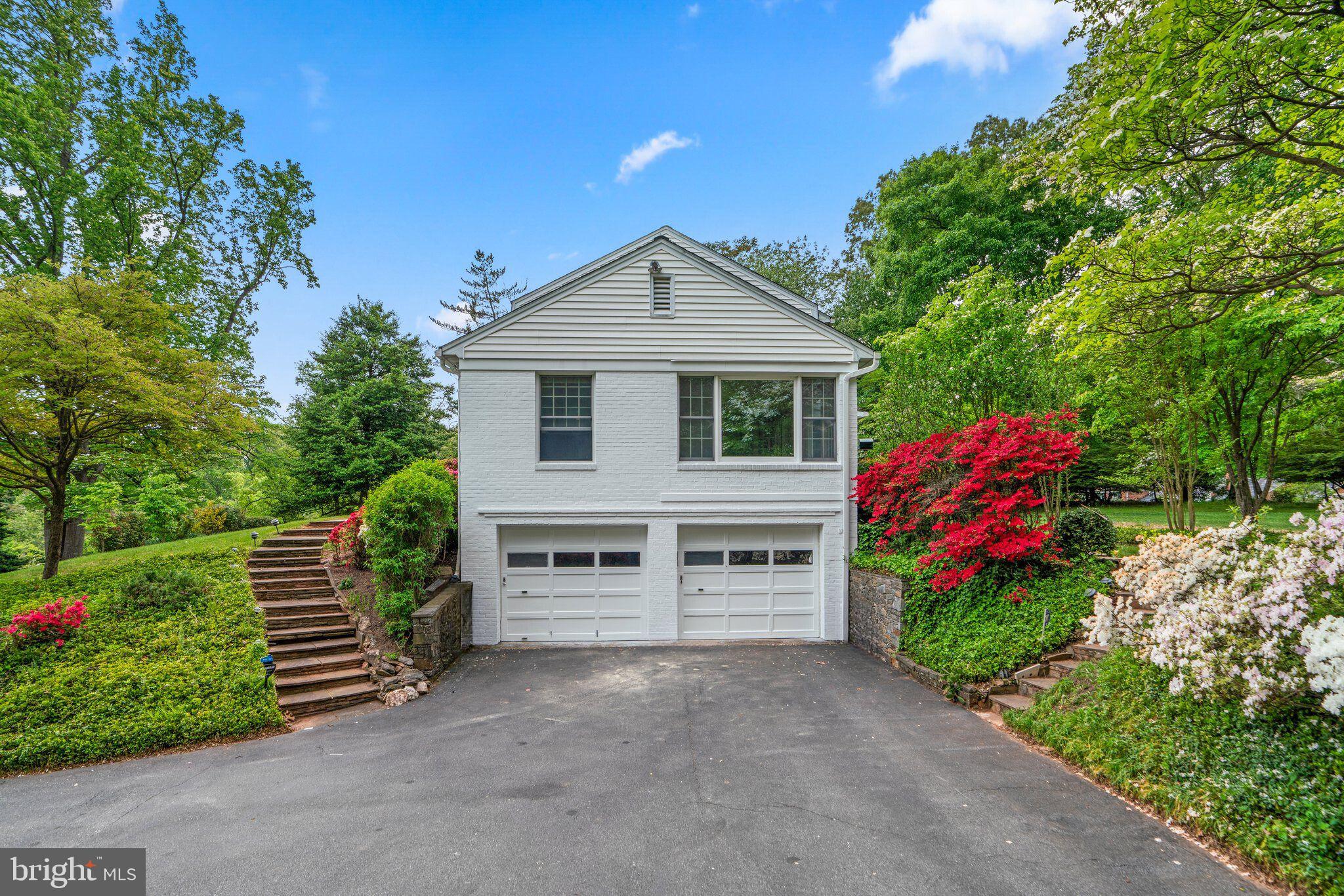 10711 Sandy Landing Road Potomac, MD 20854 - Photo 29 of 36 Side view
