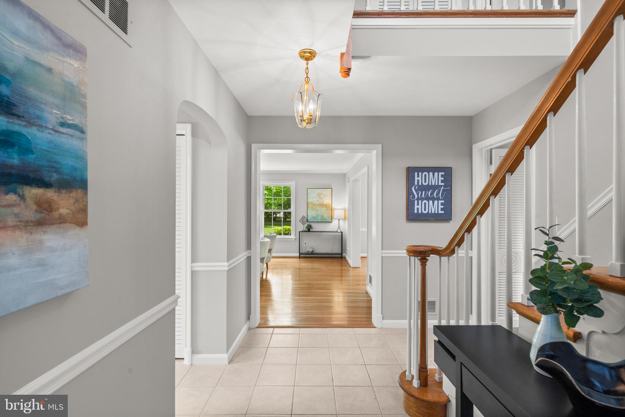 10711 Sandy Landing Road Potomac, MD 20854 - Photo 4 of 36 Foyer entry