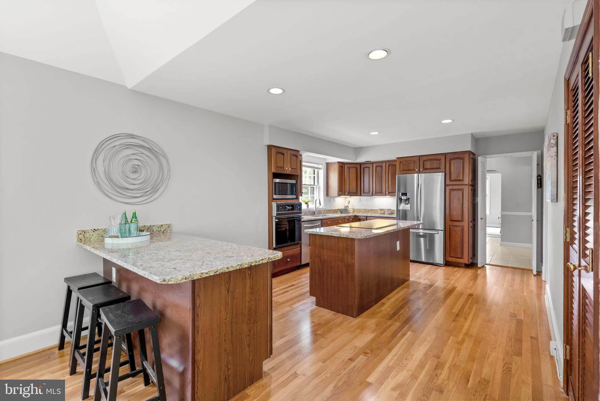 10711 Sandy Landing Road Potomac, MD 20854 - Photo 7 of 36 Spacious Kitchen