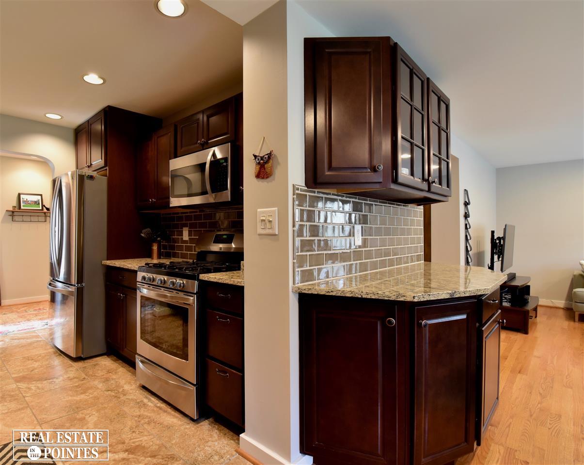 1280 North Oxford Road Grosse Pointe Woods, MI 48236 - Photo 11 of 27