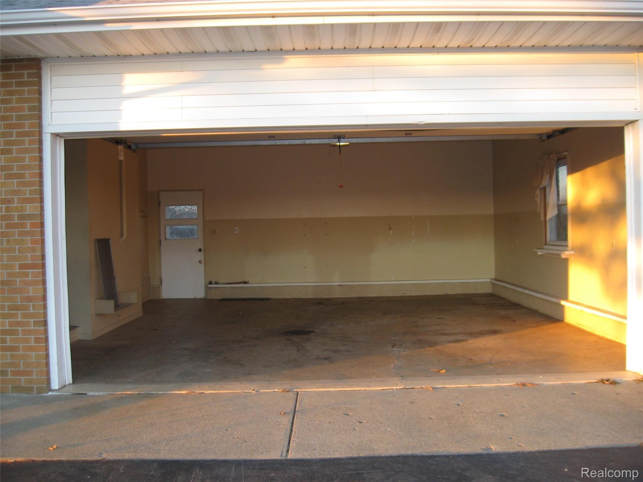 11669 Newburg Road Durand, MI 48429 - Photo 3 of 22 IMG_5944.JPG