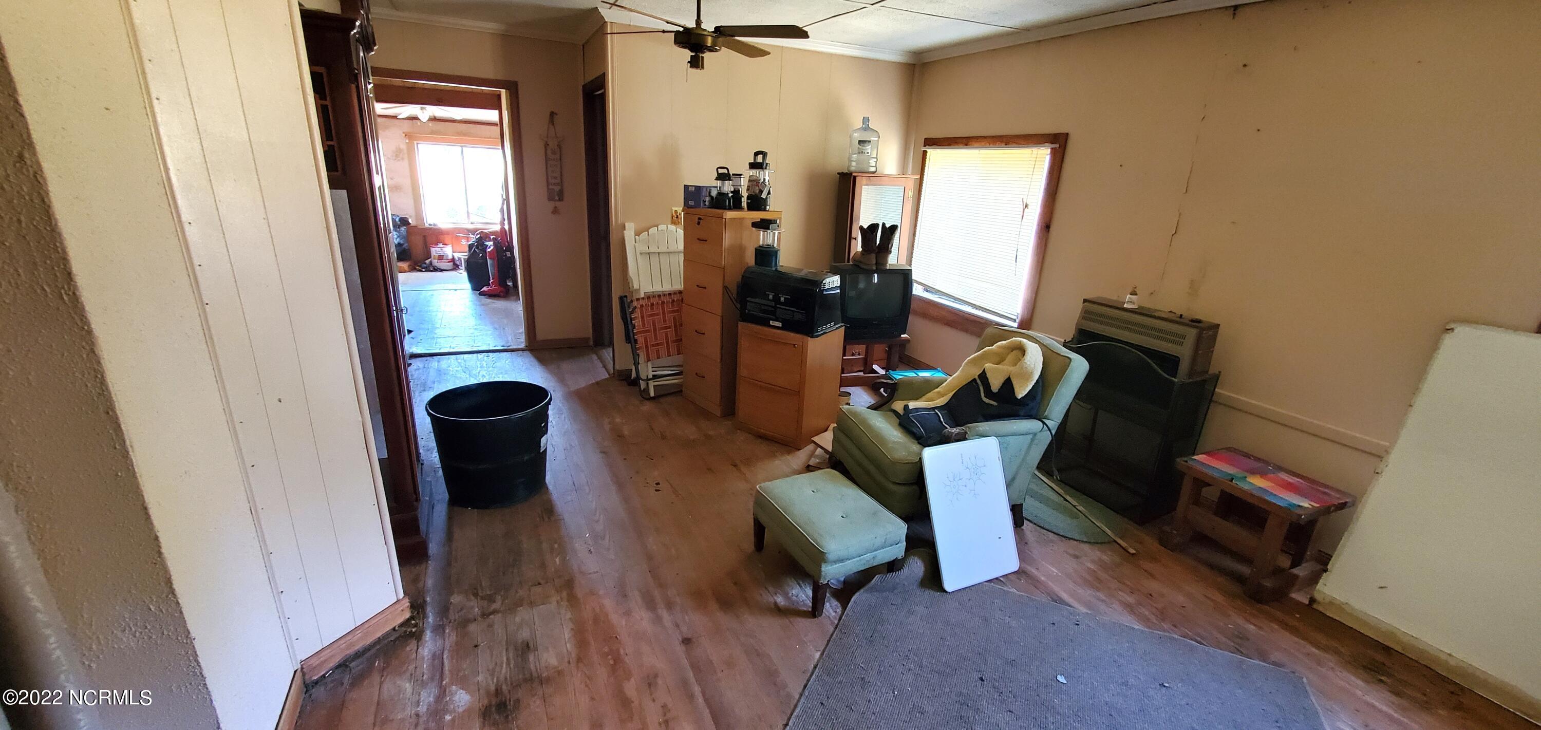 4558 Wilcox Road New Bern, NC 28562 - Photo 2 of 17 Living Room