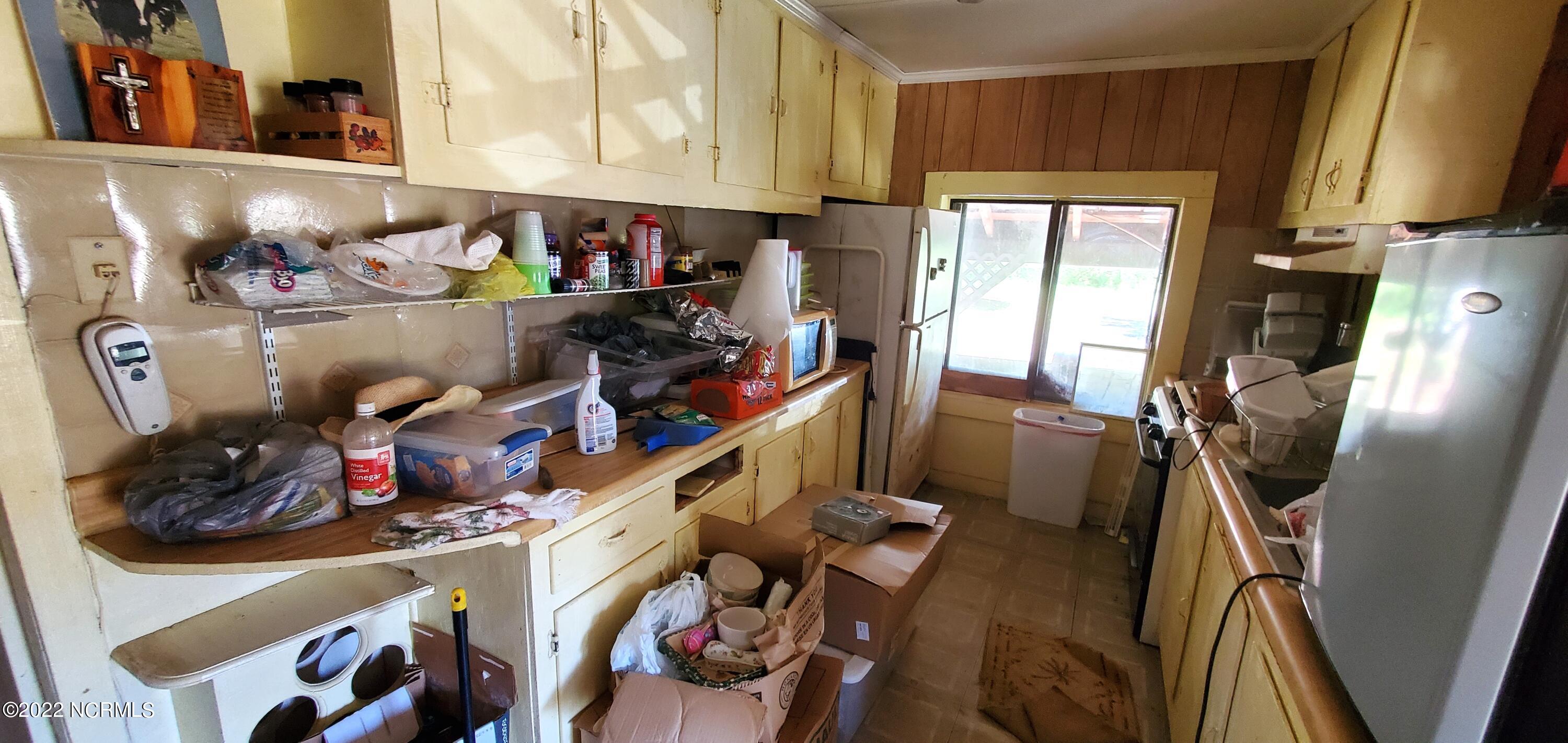 4558 Wilcox Road New Bern, NC 28562 - Photo 3 of 17 Kitchen