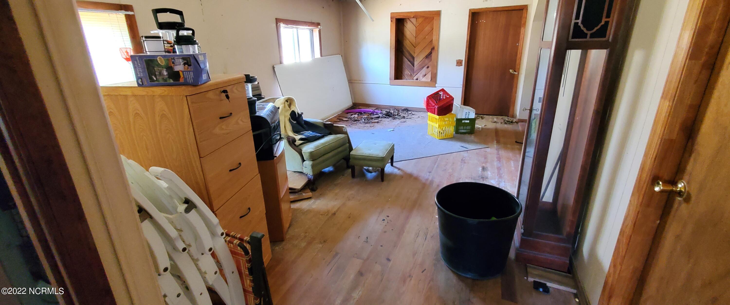 4558 Wilcox Road New Bern, NC 28562 - Photo 7 of 17 Hardwood Floors
