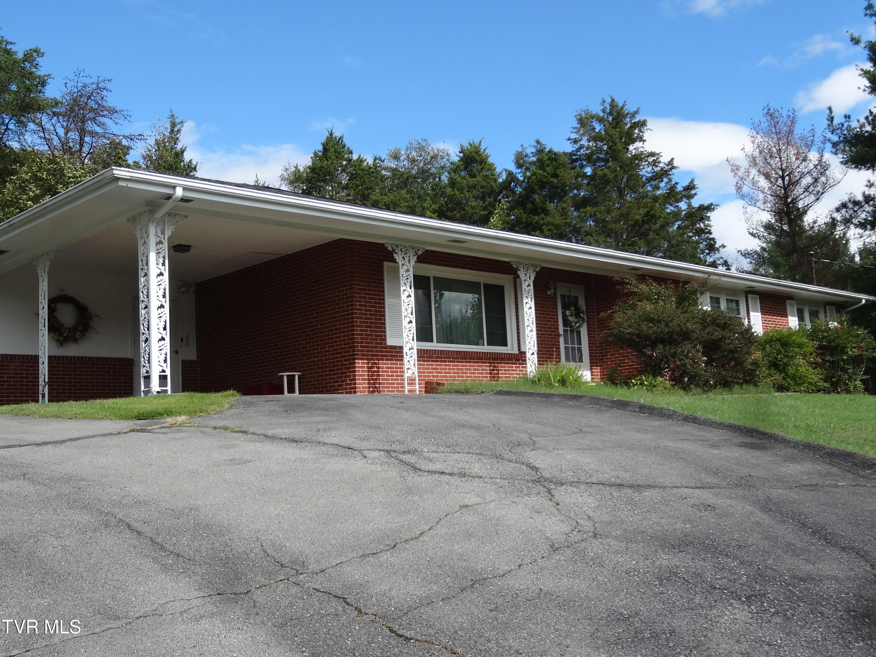 703 Pine Ridge Road Johnson City, TN 37601 - Photo 1 of 17 DSC00035
