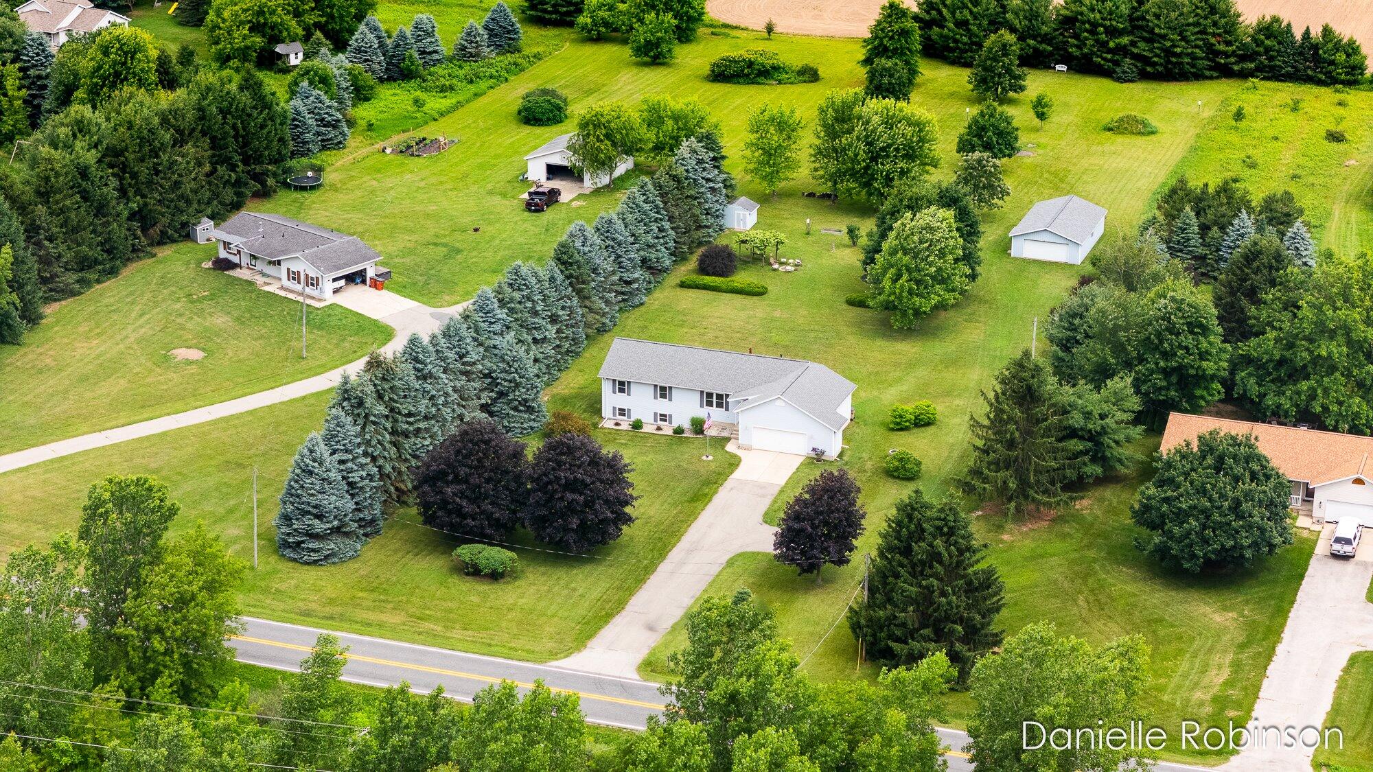 6829 12 Mile Road Northeast Rockford, MI 49341 - Photo 5 of 70 05-WM682912mile-8