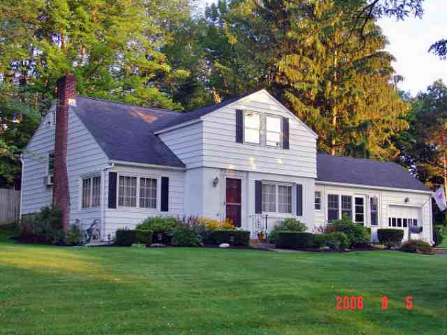 11 Eastview Road Colonie, NY 12110 - Photo 2 of 11 Photo 2