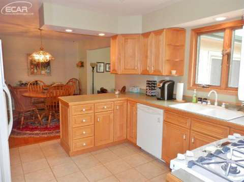9100 Bennett Lake Road Fenton, MI 48430 - Photo 9 of 23 20438932-8.JPG