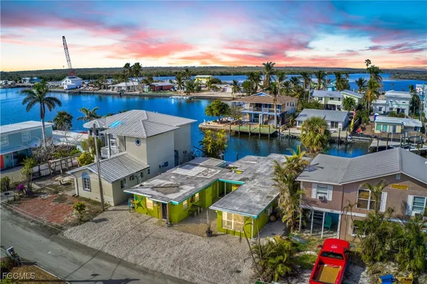a view of multiple houses with yard