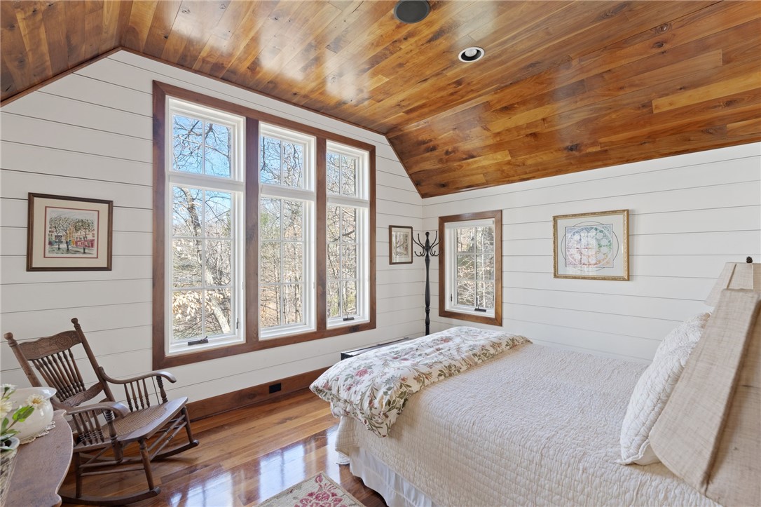 604 Top Ridge Drive Sunset, SC 29685 - Photo 37 of 50 Guest House Bedroom