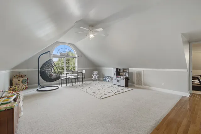a view of livingroom with furniture